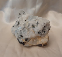 Load image into Gallery viewer, Rainbow Moonstone Raw