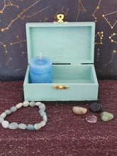 Load image into Gallery viewer, March - Pisces & Aries - Gift Set