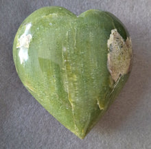 Load image into Gallery viewer, Tremolite Heart extra large