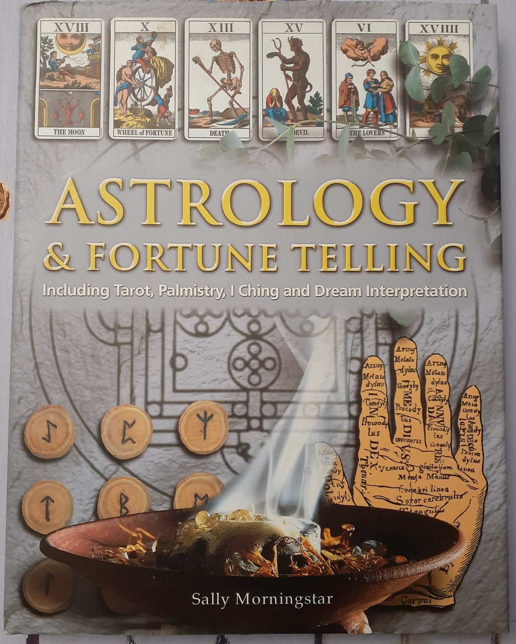 Astrology & Fortune Telling: Including Tarot, Palmistry, I Ching and Dream Interpretation