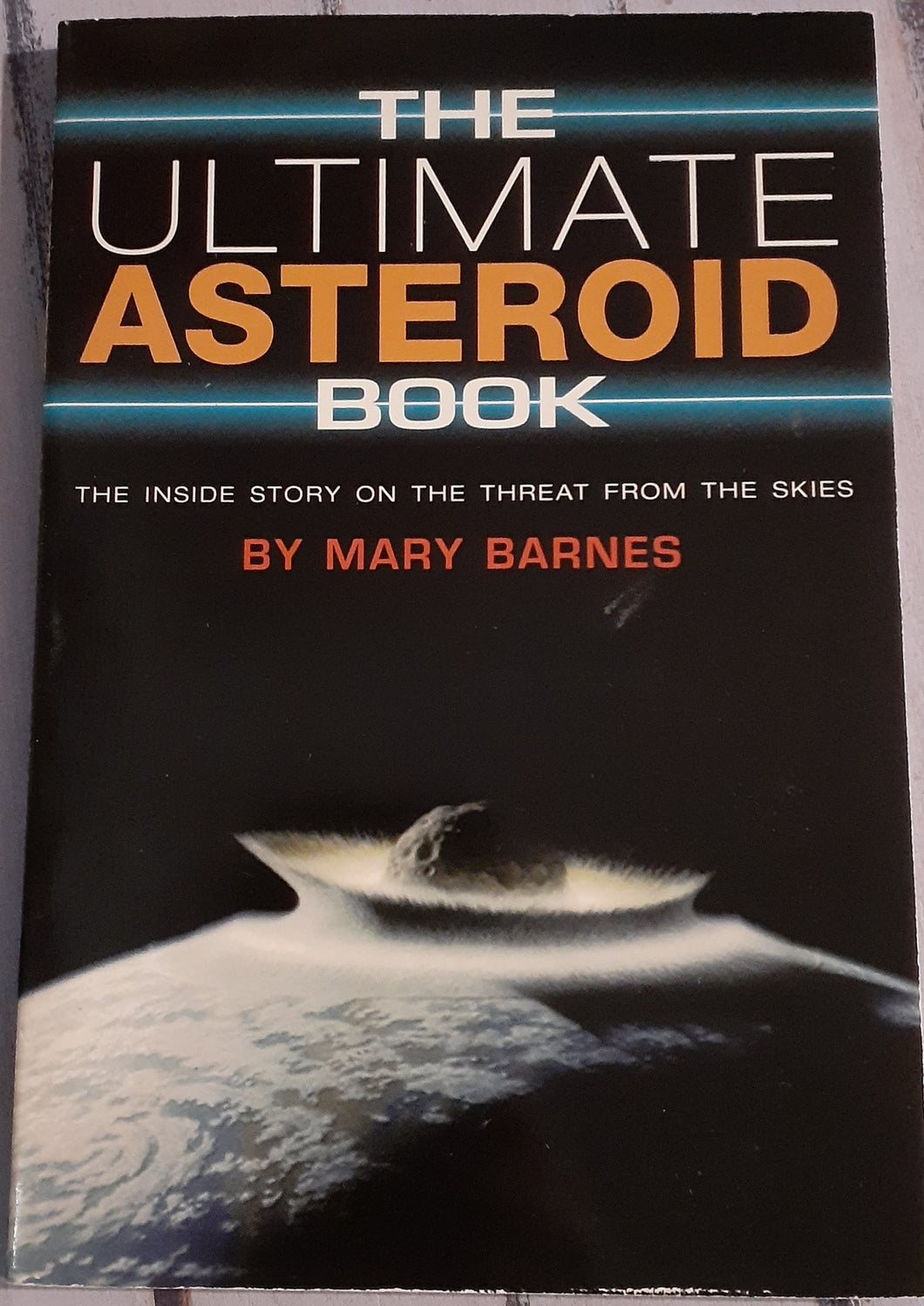 The Ultimate Asteroid Book - The Inside Story on the Threat From the Skies