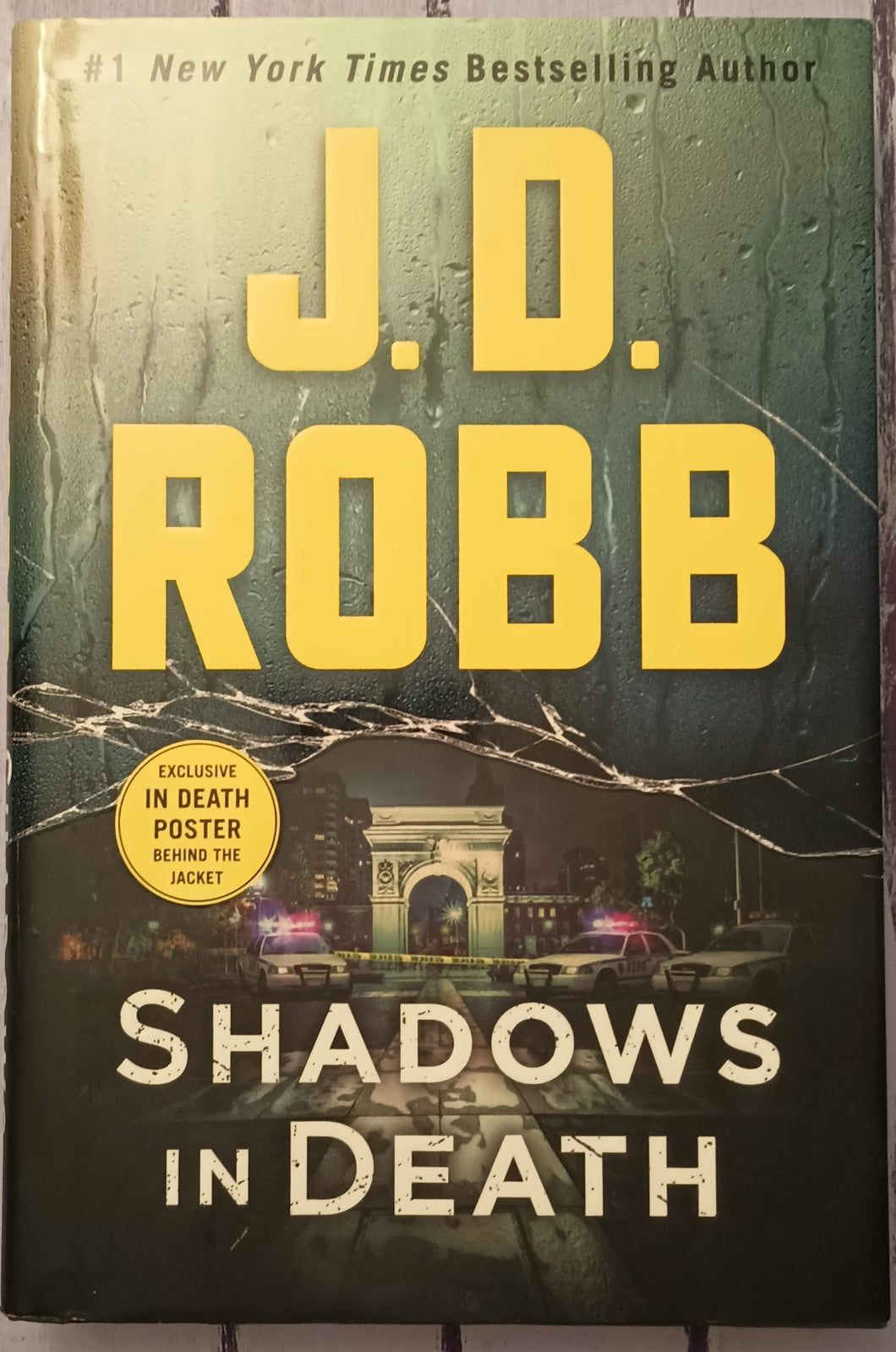 Shadows in Death: an Eve Dallas Thriller