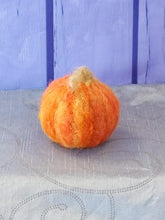 Load image into Gallery viewer, Handcrafted Felt Pumpkins
