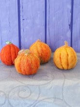 Load image into Gallery viewer, Handcrafted Felt Pumpkins
